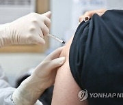 전체 인구 67.4%, 접종 완료자..70%까지 135만명 남아