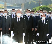 [뉴스1 PICK] 이재명, 광주·봉하마을 방문.. 대선행보 본격 돌입