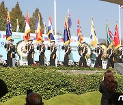 묘지 안장국 11개국 국기 입장