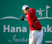 PGA투어 경험한 김민규, 하나은행 인비테이셔널 이틀 연속 단독 선두