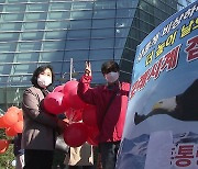 YTN 앞 지지자들 '인산인해'..'내가 제일 잘 나가' 토론 전 기싸움도 치열