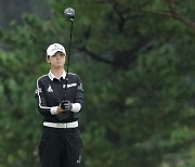 공격 지점을 바라보는 박성현 프로 [LPGA BMW 레이디스 챔피언십]