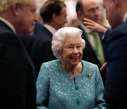 95세 영국 여왕, 입원 하루만에 퇴원.. "간단한 업무 복귀"