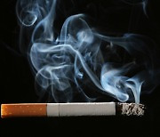 '이때' 피우는 담배, 암 위험 더 높인다