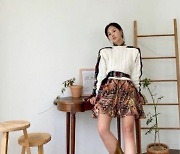 소녀시대 권유리, 에스닉 미니스커트룩.."다리가 엄청 길어"