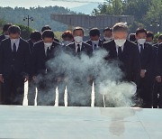 '전두환石' 밟고 선 이재명 "윤석열, 엄혹함 몰라"(종합)