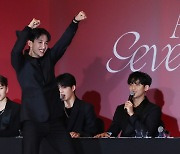 [오마이포토] '세븐틴' 도겸, 품격 내려놓고 댄스 파티!