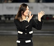 한예리, '강릉국제영화제 찾은 팬들 향한 환한 미소' [사진]