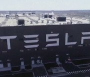 [글로벌 비즈] 테슬라 "차량용 배터리, 중국 업체 생산 제품 교체하기로"