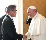 문 대통령, G20 정상회의 등 참석차 로마 行..교황 만난다