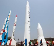1993년 '과학로켓 1호' 39km 비행.. 2013년 첫 국산 발사체 '나로호' 궤도 진입