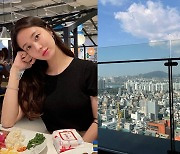 한그루, 쌍둥이 육아 탈출..시티뷰 즐기며 커피 여유