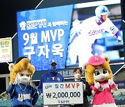 '타율 0.364' 구자욱, 삼성의 9월 MVP