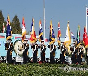 평화위해 목숨 바친 영웅을 추모하며..부산서 유엔의 날 기념식