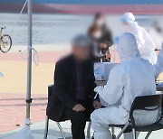 코로나 백신 접종 완료율 70% 달성..'위드 코로나' 발판