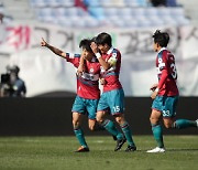 '마사 멀티골' 대전, 안양에 3-1 완승..2위 싸움 안갯속