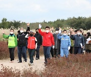 포항 '인덕산 자연마당' 준공..'억새 물결 넘실, 장미꽃 향기 그윽'