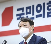 윤석열, 이재명 겨냥해 "부패 구더기들..대한민국 갉아먹을 것"