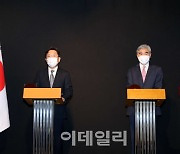 [포토]도어스테핑서 발언하는 노규덕-성 김