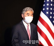 [포토]도어스테핑서 발언하는 성 김 미 국무부 대북 특별대표