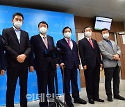 [포토]선대위원장들과 나한히 선 윤석열 후보