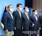 [포토]나란히 선 윤석열과 공동선대위원장들