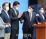 [포토]윤석열, 공동선대위원장 및 공존과혁신위원장 영입 기자회견