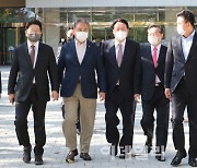 [포토]국회 소통관 나서는 윤석열 후보와 공동선대위원장들