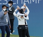[포토]고진영 '너무 행복한 우승 세레모니'
