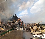 충남 홍성군 김특화단지 공장서 불..5시간만에 진화(종합)