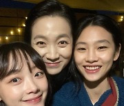이유미, '오징어 게임' 정호연·김주령과 환한 미소.."미녀 삼총사"