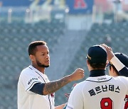 '225K 신기록' 두산 미란다 "내 야구 인생 최고 금메달"