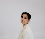 '10년만 이혼' 최정윤, 파경 소식에도 일할 땐 압도적인 미모