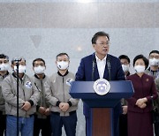 "누리호 발사 실패해도 격려 연설하겠다"..文, 대국민 메시지 직접 수정