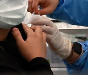 '코로나19' 백신 접종 완료율 70.1%..1차 접종완료율은 79.4%