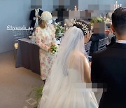 '던♥' 현아, 스타일리스트 결혼식장서 부케 받은 사연?