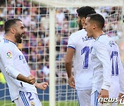 '알라바·바스케스 연속골' 레알 마드리드, 바르셀로나에 2-1 승