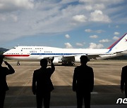 현 대통령 전용기 11년만에 퇴역.. B747-8i로 내달 교체