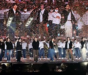 [E포토] 방탄소년단, '1년 만의 온라인 콘서트'