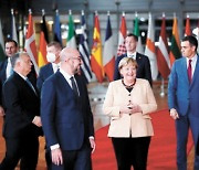 [사진] '굿바이 메르켈' EU정상회의 작별 인사