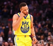 [NBA] '커리+풀 49점 합작' GSW, 6년 만의 개막 3연승 질주