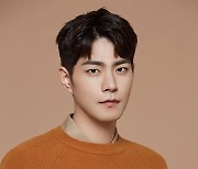 홍종현, 포토그래퍼로 변신..'만능재주꾼' 등극