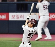 '해결사' 이정후, 주현상 상대 동점 솔로포 폭발..시즌 6호