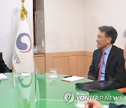 홍남기, ADB 사무총장 만나 "백신·보건 협력 중요" 강조