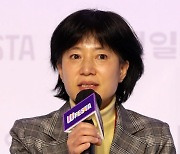 [포토]대담 나누는 박은정 경희대 의과대학 생화학교실 교수