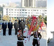 북한, 중국의 한국전쟁 참전 기념해 우의탑에 화환 진정