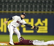 [포토] 도루 성공하는 김혜성 '내가 빨랐어'