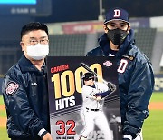 [포토] '1000안타' 대기록 달성한 김재환