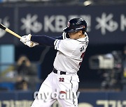 [MD포토] 김재환 '찬스 만드는 안타'