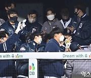 정수빈 홈런에 환호하는 두산 선수들[포토]